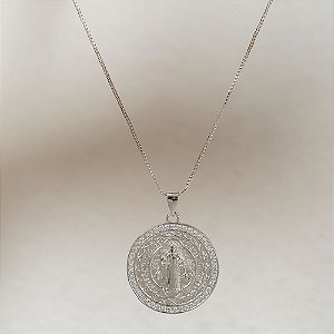 Colar Medalha Grande São Bento Zircônias Banho de Ródio Branco