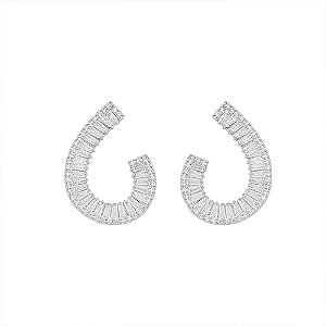 Brinco Curvado Zircônias Baguettes Banho de Ródio Branco