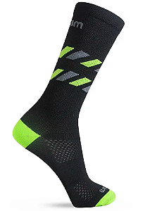 MEIA PERFORMANCE FEMININA CANO MÉDIO / DESENHO 01 / 34-39 PRETO TRAÇOS VERDE E CINZA