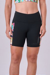 BERMUDA SIGNATURE SAMBA 3 BOLSOS 15CM PRETO/ESTAMPA FESTA