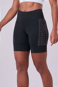 BERMUDA GRIT BOSSA 3 BOLSOS 18CM PRETO/ESTAMPA INSTITUCIONAL