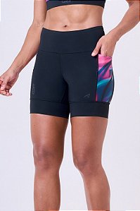 BERMUDA GRIT BOSSA 3 BOLSOS 15CM PRETO / ESTAMPA YARA