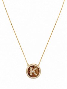 Colar Mandala Letra K Cravejada – Banho em Ouro Amarelo 18K