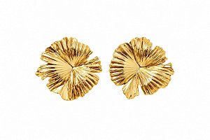 Brinco Flor Texturizada – Banho em Ouro Amarelo 18K