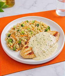 TILÁPIA AO MOLHO BRANCO DE LIMÃO E ARROZ COM VERDURINHA