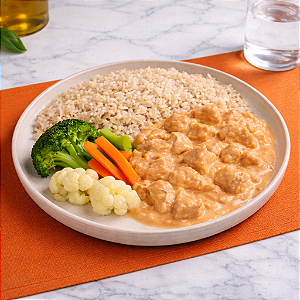 STROGONOFF DE FRANGO COM CREME DE AMENDOAS- SEM LÁCTEOS
