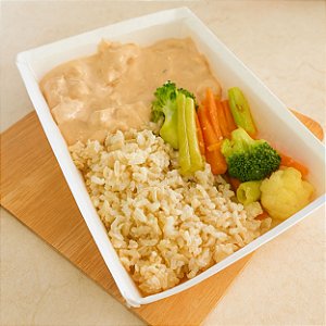 STROGONOFF DE FRANGO COM CREME DE AMENDOAS- SEM LÁCTEOS