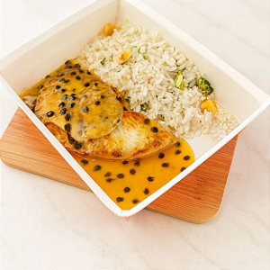 FILE DE TILÁPIA AO MOLHO MARACUJÁ  COM ARROZ DE AMÊNDOAS