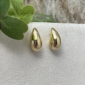 Brinco Vírgula M Semijoia Ouro