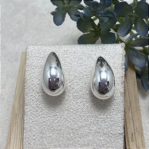 Brinco Vírgula M Semijoia Prata