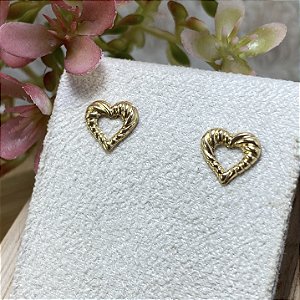 Brinco Coração Torcido Semijoia Ouro