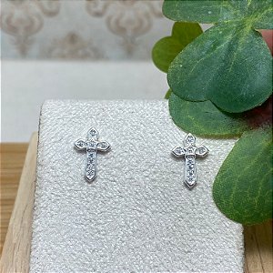 Brinco Crucifixo Cravejado Semijoia Prata