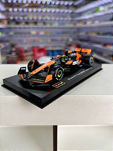 Fórmula 1 McLaren MCL38 Gp Miami 2024 Norris 1:43 Bburago c/ Display e Piloto