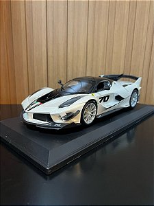 Ferrari FXX-K Evo 1:18 Bburago Branco