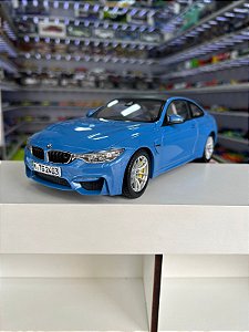 BMW M4 F82 Blue 1/18 - Paragon