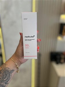 MEDICUBE PDRN ESPUMA DE LIMPEZA COM NIACINAMIDA 120G