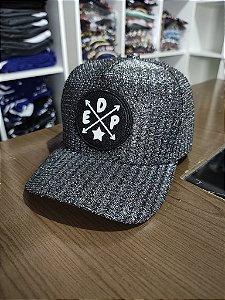 BONE PRETO TECIDO BRILHANTE TECIDO ESPECIAL