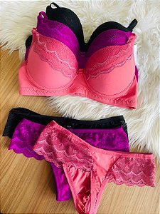 CONJUNTO COM DETALHES EM RENDA CALCINHA FIO DENTAL