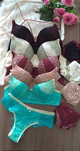 CONJUNTO RENDADO SUTIÃ COM BOJO E CALCINHA ASA DELTA