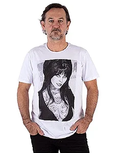 Camiseta plus Size Elvira Tattoo Branca.