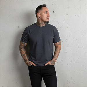 Camiseta Básica Premium Grafite Intenso.