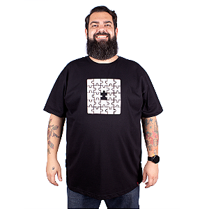 Camiseta Plus Size Quebra Cabeça Preta.