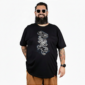 Camiseta Plus Size Controle Deconstruction - Preta.
