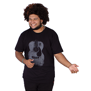 Camiseta Plus Size Violão Preta.