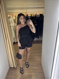 Conjunto Short e Blusa Um Ombro Só Cores