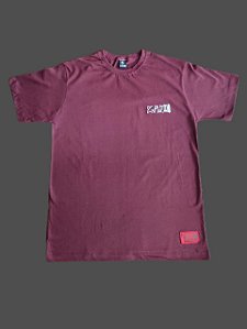 CAMISETA ZERADOS VINHO BORDADO EM BRANCO