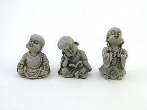 Estátua Trio Mini Buda Japonês cor Cimento Resina 8 cm