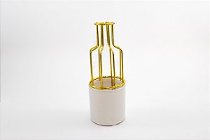 Vaso Aramado Geométrico Branco e Dourado Cerâmica e Metal 21 cm