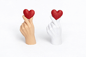 Estatueta Mãozinha Coração Coreano Decoração