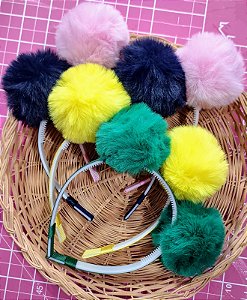 TIARA POMPOM PELÚCIA (várias cores)