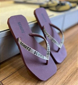 CHINELO BICO QUADRADO BRILHO SCHUTZ