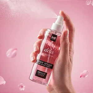 CHEIRO DELA BODY SPLASH COM AROMA SEDUTOR LINHA SWEET SECRETS BY CARLA GEANE 230ML INTT