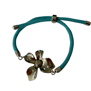 Pulseira Regulável Fio Especial Azul com Flor Prata 657P