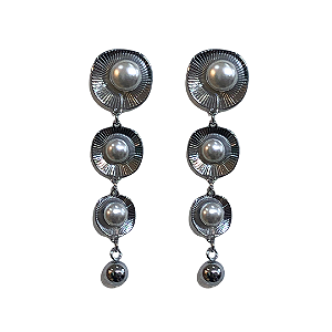 Brinco de Aço Prata Esferas Orgânicas Penduradas com Pérolas BG2016