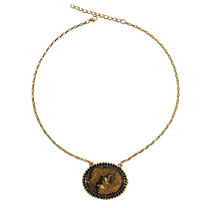Colar Dourado com Pingente Oval Esmaltado Preto e Marrom CL786