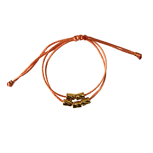 Pulseira Regulável Fio de Seda Salmão e Canutilhos Dourados 829P