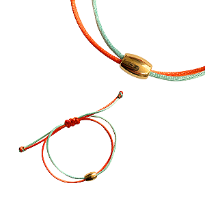 Pulseira Regulável Fio de Seda Laranja e Azul Claro com Pingente Oval Dourado 832P