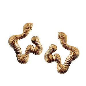 Brinco Orgânico de Metal Com Linhas