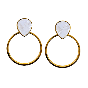 Argola Grande de Aço Dourado com Madrepérola de Resina
