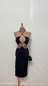 Vestido preto recorte frontal