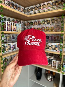 Boné Pizza Planet Vermelho - Disney Toy Story.