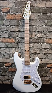 GUITARRA SEIZI VINTAGE BUDOKAN HSS REINALDO MEIRELLES WHITE GOLD C/ CAPA