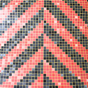 Papel de Parede Pastilhas Preto e Vermelho Rolo com 10 Metros
