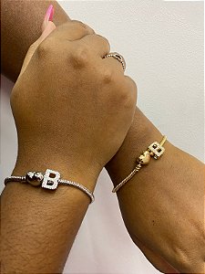 Pulseira Letra B - NÃO HÁ TROCA