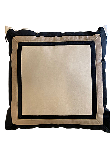 ALMOFADA VELUDO  OFF 52X52 C/APLIQUE PRETO BEGE MD3