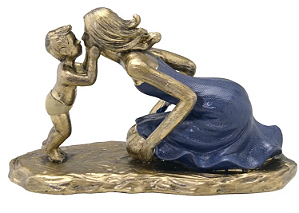 ESCULTURA DECORATIVA MÃE E FILHO EM RESINA